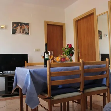 Orhideja Apartment *